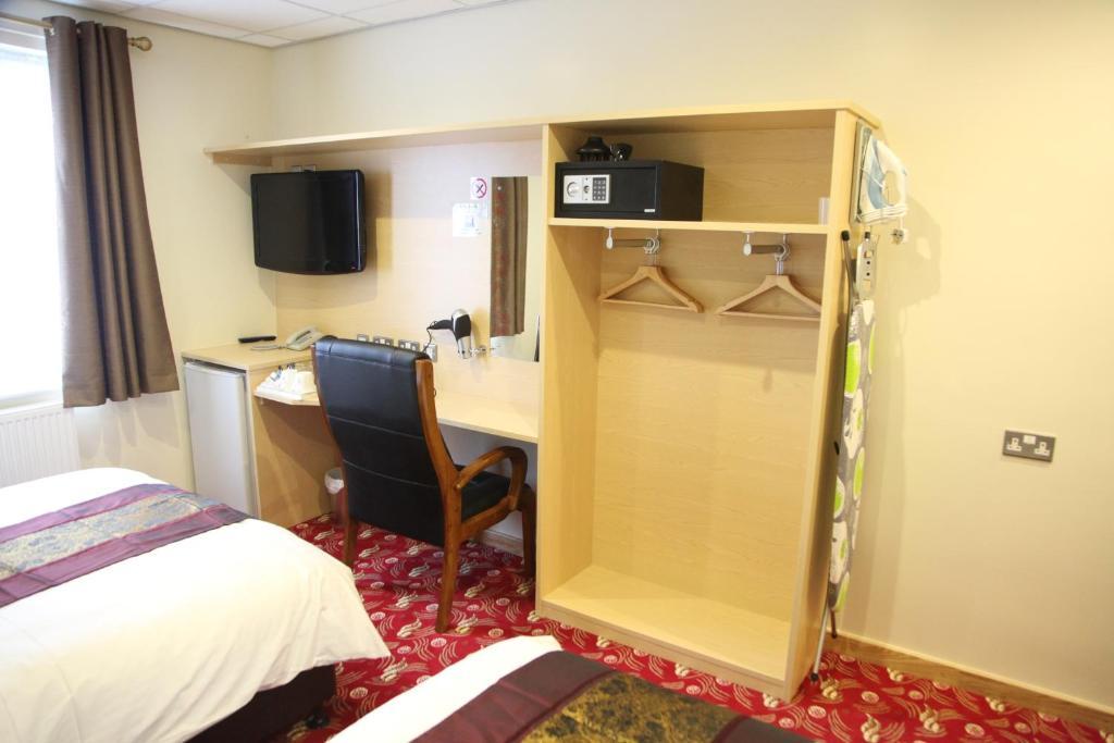 Cambridge Hotel Huddersfield Bagian luar foto