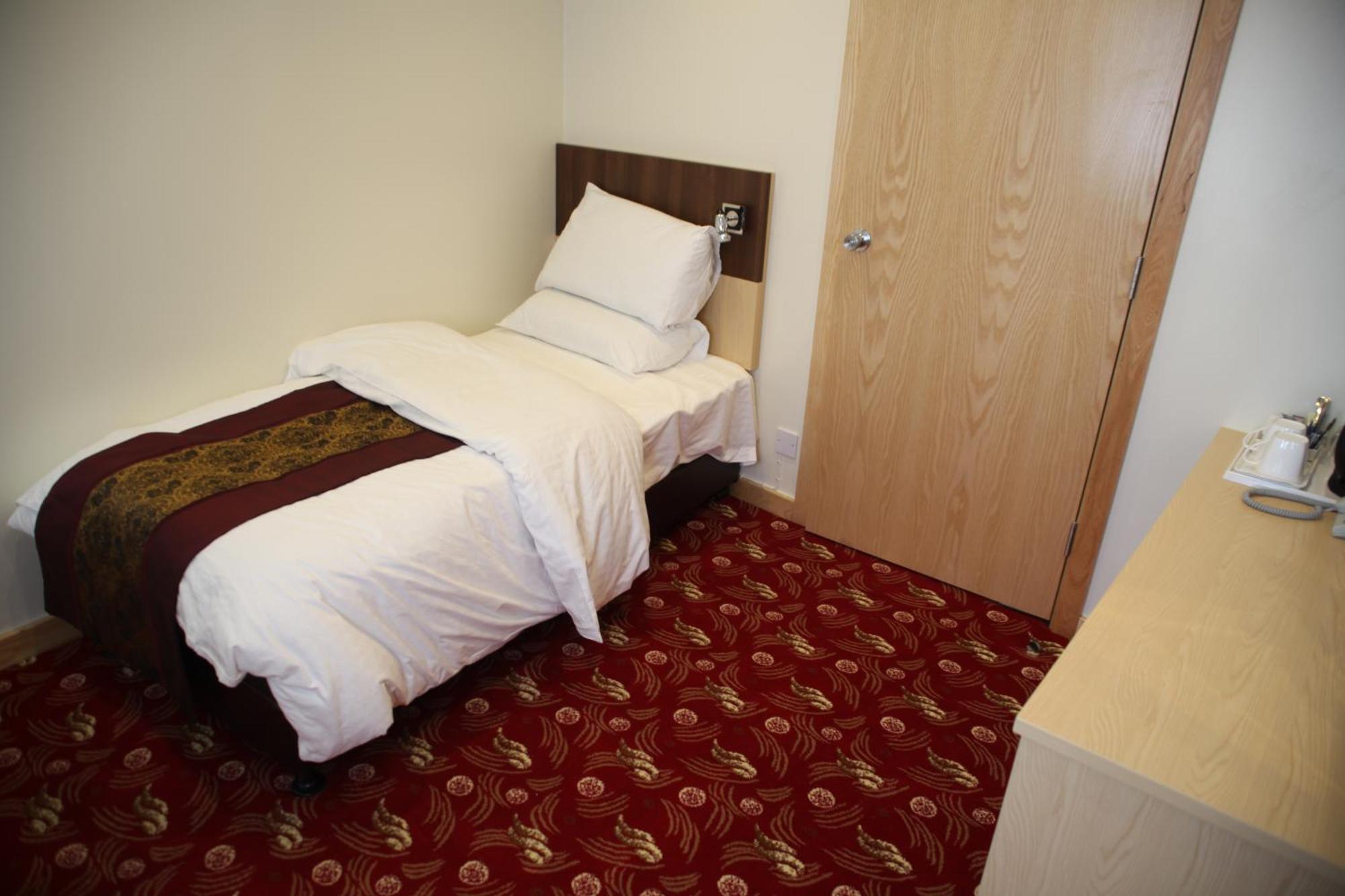 Cambridge Hotel Huddersfield Ruang foto