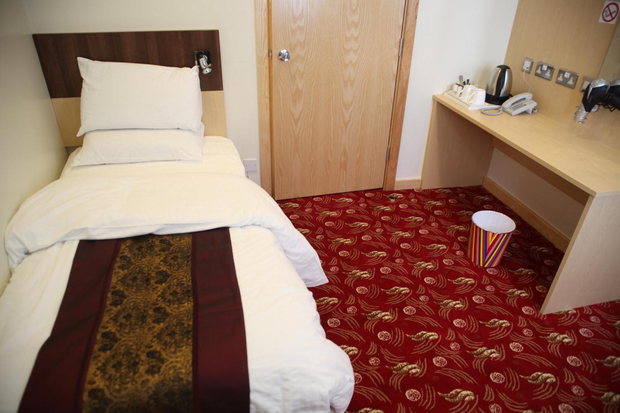 Cambridge Hotel Huddersfield Ruang foto