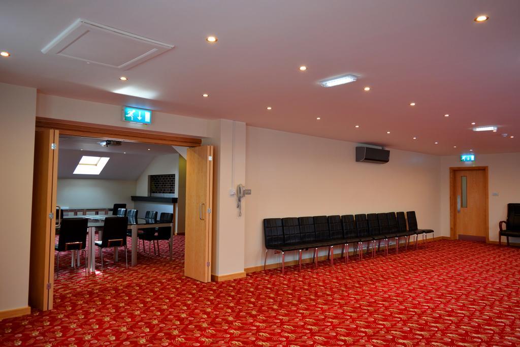 Cambridge Hotel Huddersfield Ruang foto