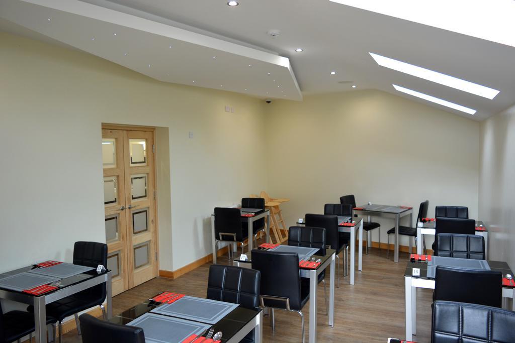 Cambridge Hotel Huddersfield Bagian luar foto