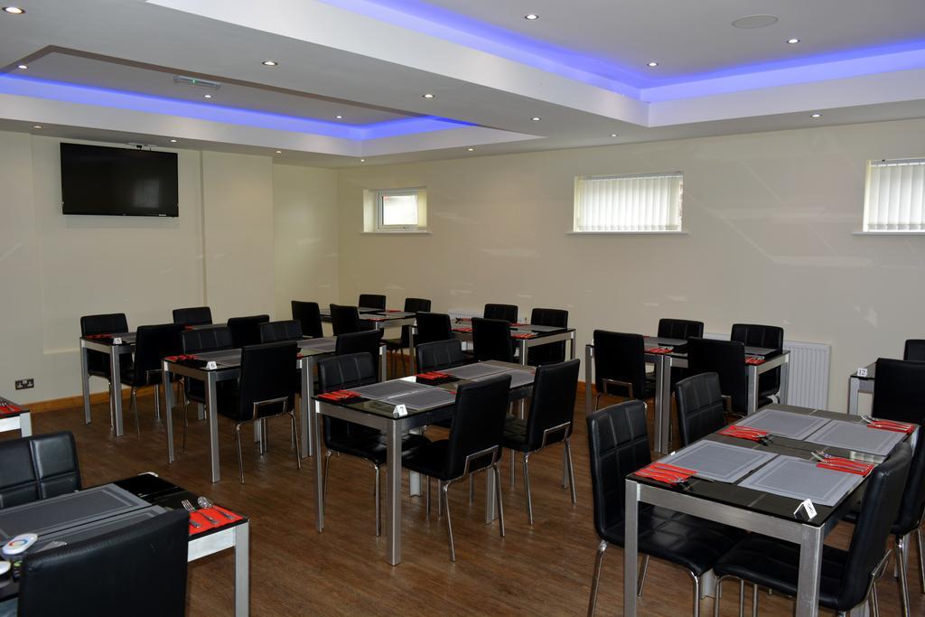 Cambridge Hotel Huddersfield Bagian luar foto