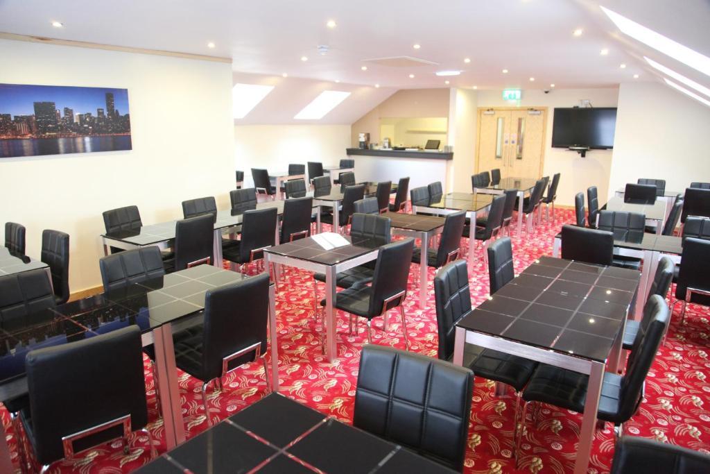 Cambridge Hotel Huddersfield Bagian luar foto
