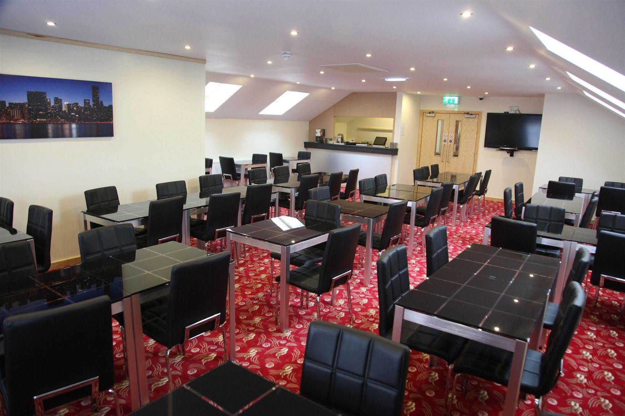 Cambridge Hotel Huddersfield Bagian luar foto